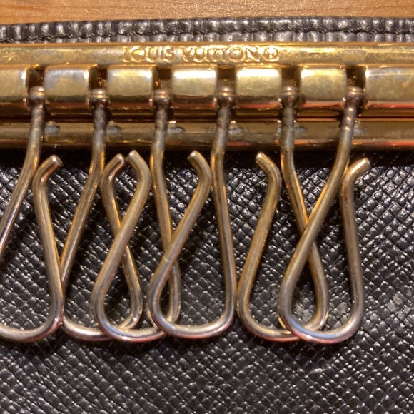 Louis Vuitton Black Epi Key Holder EUC - Picture 13 of 13